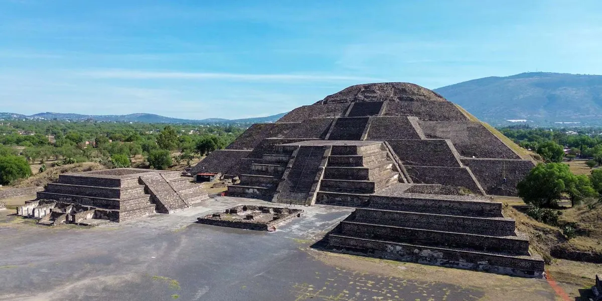 Raised viewpoint over stepped pyramids and plazas at Teotihuacan