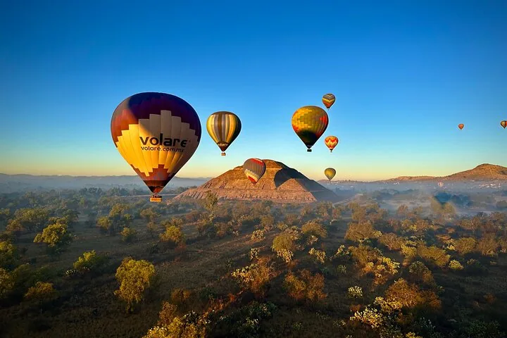 Teotihuacan Hot Air Balloon Flight from Mexico City / Volare